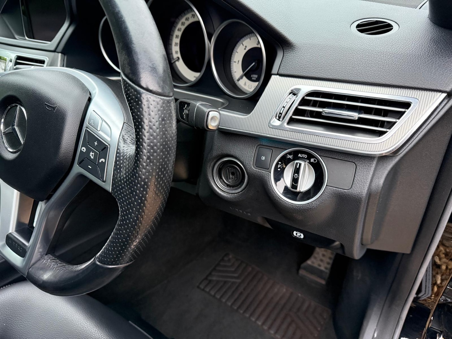 Used Mercedes-Benz E Class 2013 for sale - 77149557: Photo 9