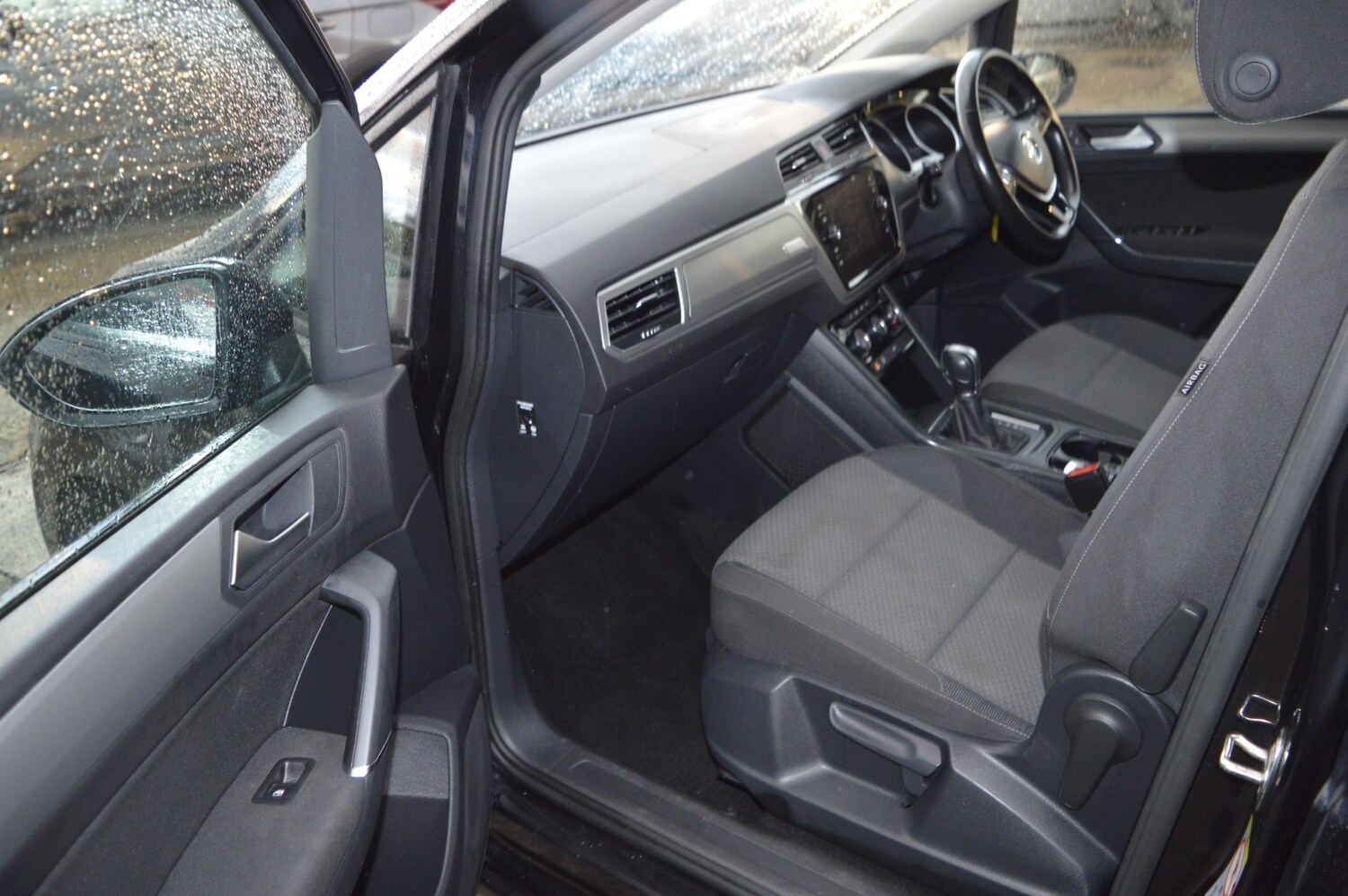 Used Volkswagen Touran 2018 for sale - 76353724: Photo 10