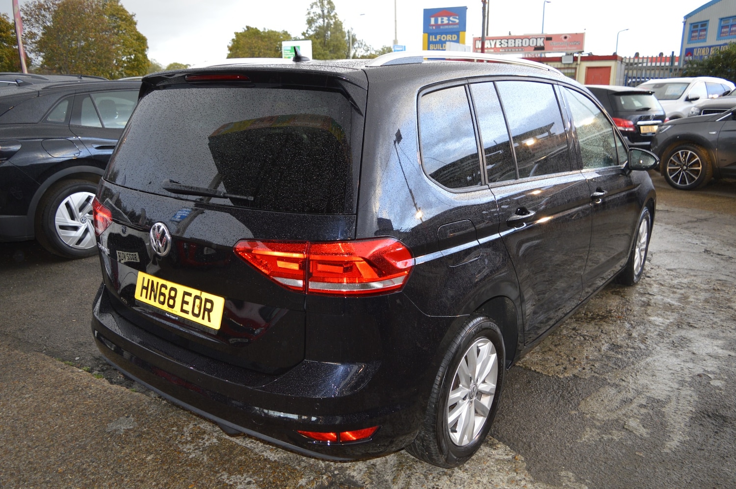 Used Volkswagen Touran 2018 for sale - 76353724: Photo 2
