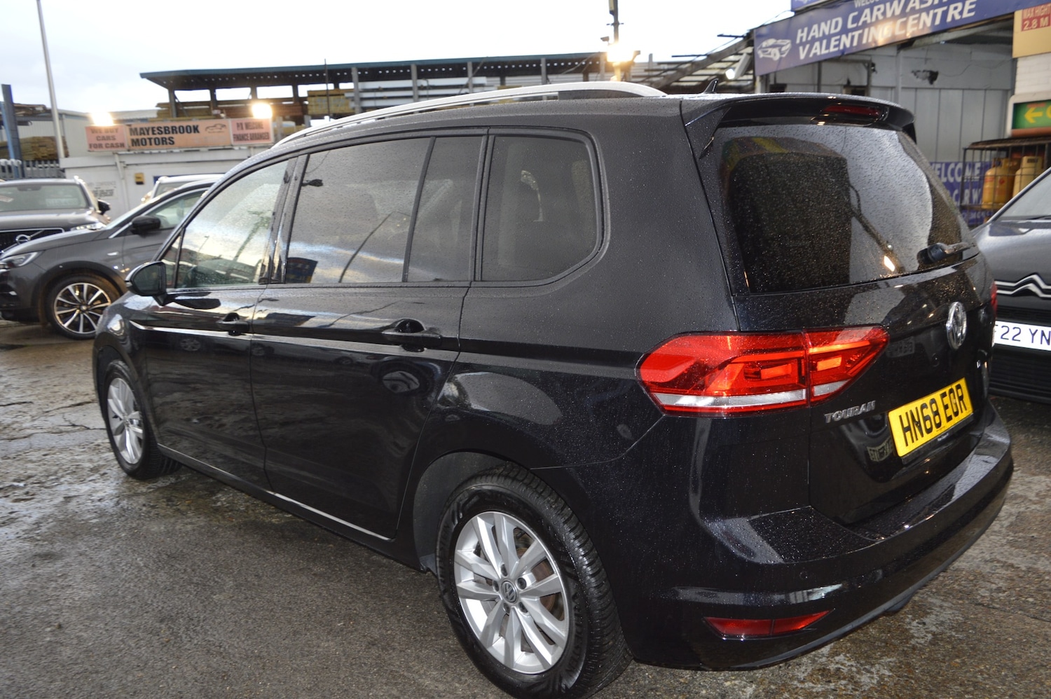 Used Volkswagen Touran 2018 for sale - 76353724: Photo 4