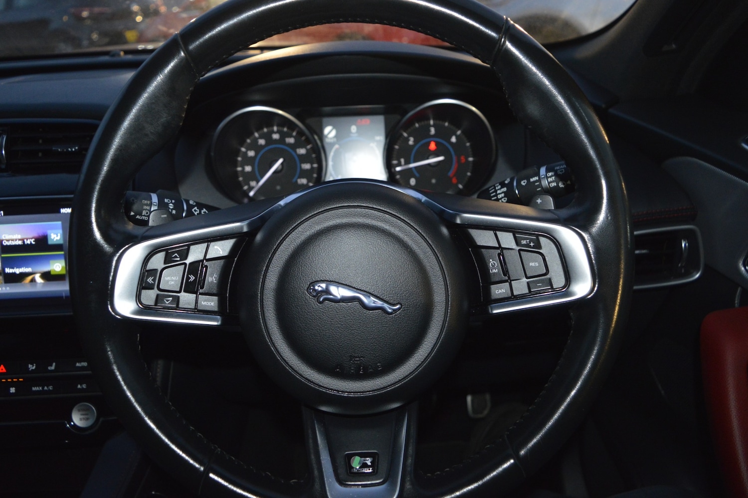 Used Jaguar F-Pace 2017 for sale - 76436440: Photo 18