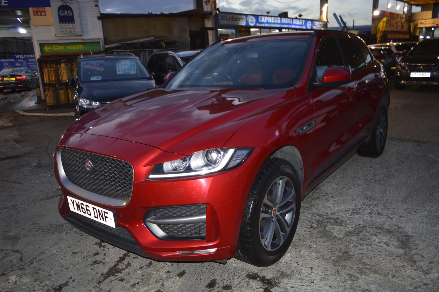Used Jaguar F-Pace 2017 for sale - 76436440: Photo 3