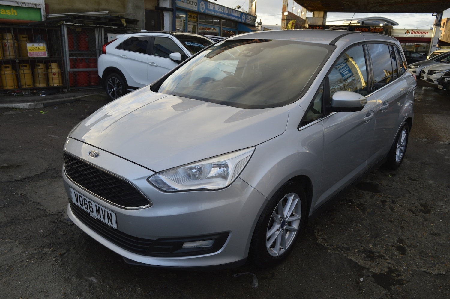 Used Ford Grand C-Max 2017 for sale - 77150430: Photo 3