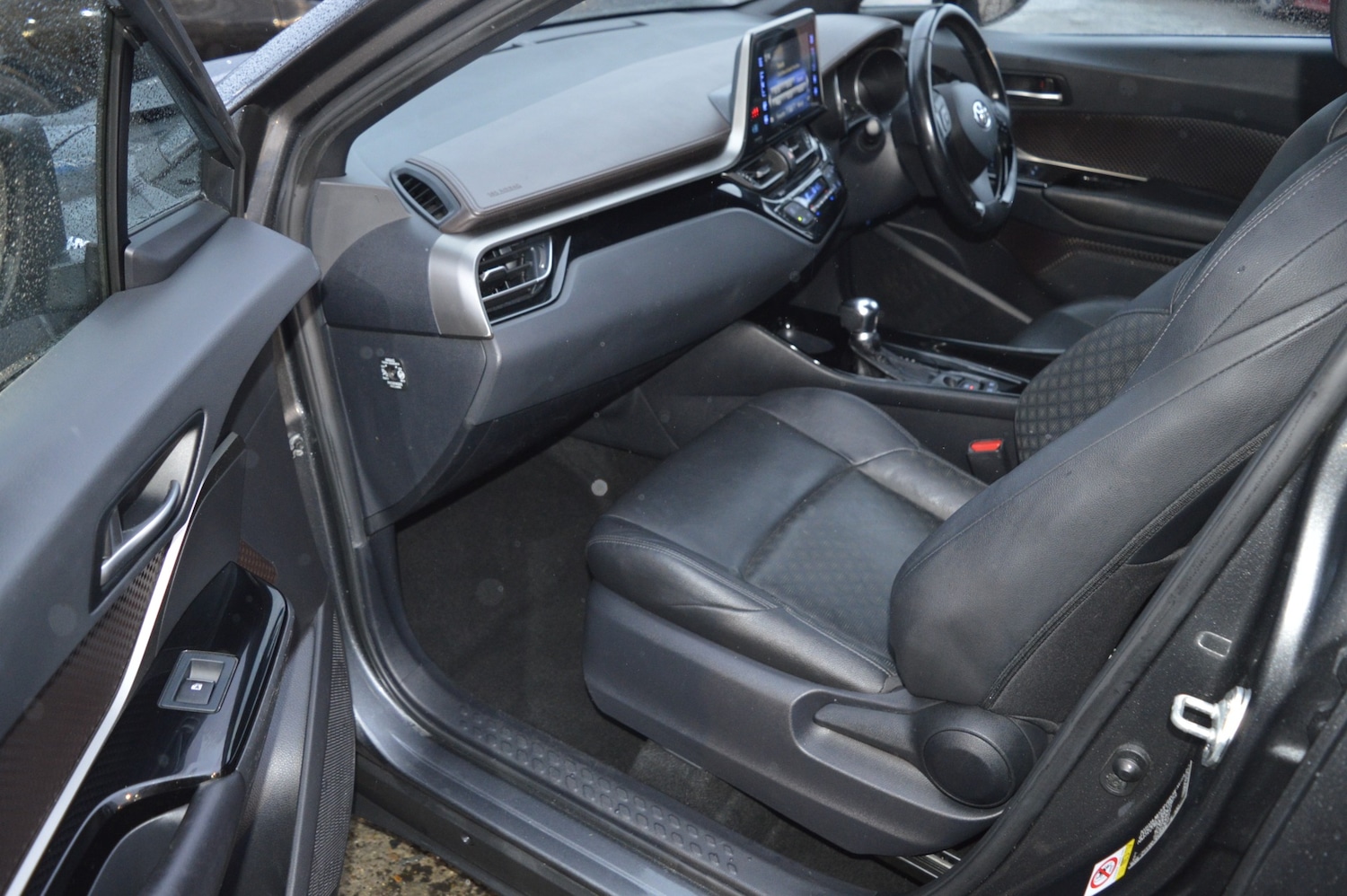 Used Toyota C-HR 2018 for sale - 76847286: Photo 11