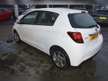 Used Toyota Yaris 2014 for sale - 76578276: Photo