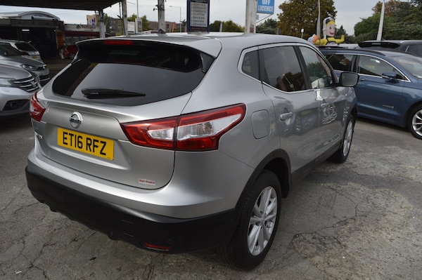 Used Nissan Qashqai 2016 for sale - 76018006: Photo 2