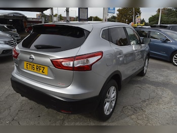 Used Nissan Qashqai 2016 for sale - 76018006: Photo 2