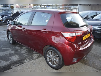 Used Toyota Yaris 2017 for sale - 76982602: Photo