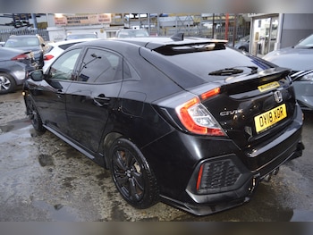 Used Honda Civic 2018 for sale - 76749822: Photo