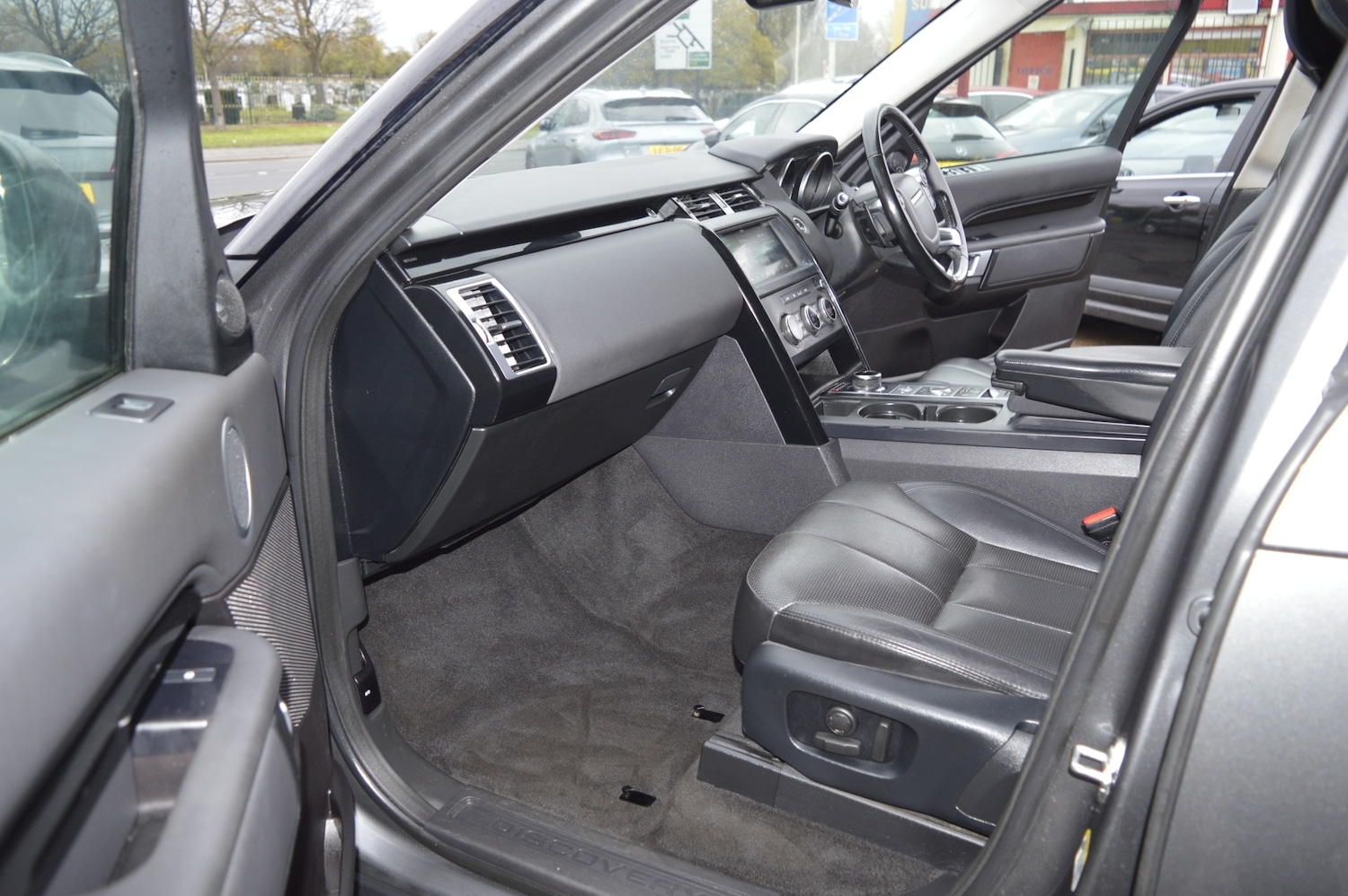 Used Land Rover Discovery 2018 for sale - 76736801: Photo 13