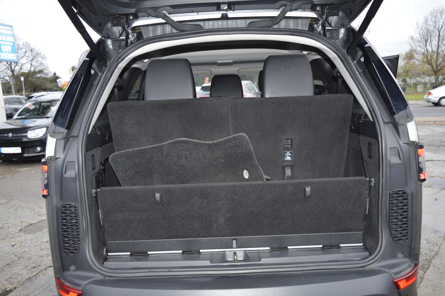 Used Land Rover Discovery 2018 for sale - 76736801: Photo 9