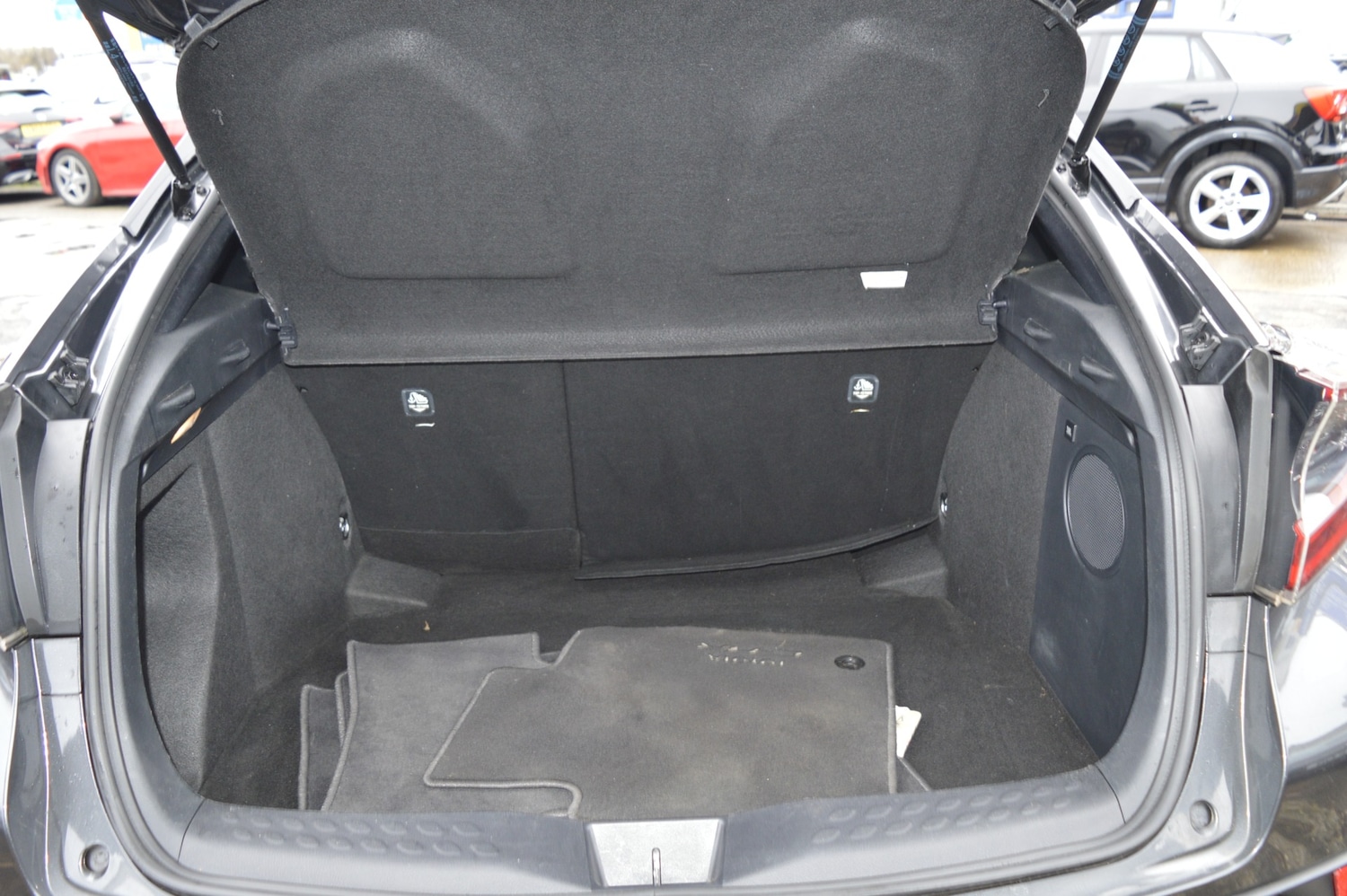 Used Toyota C-HR 2018 for sale - 76879609: Photo 9