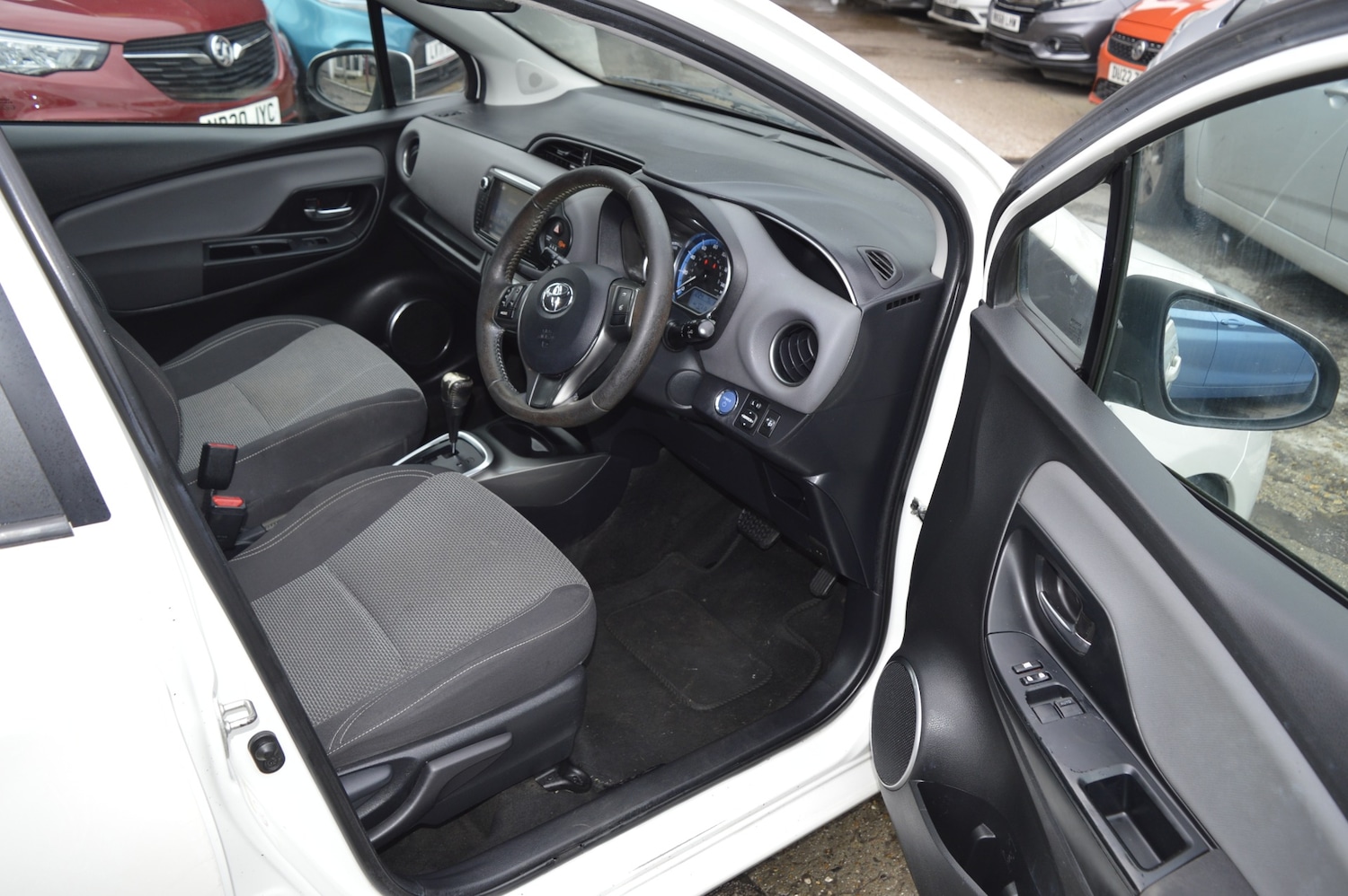 Used Toyota Yaris 2014 for sale - 77557024: Photo 14