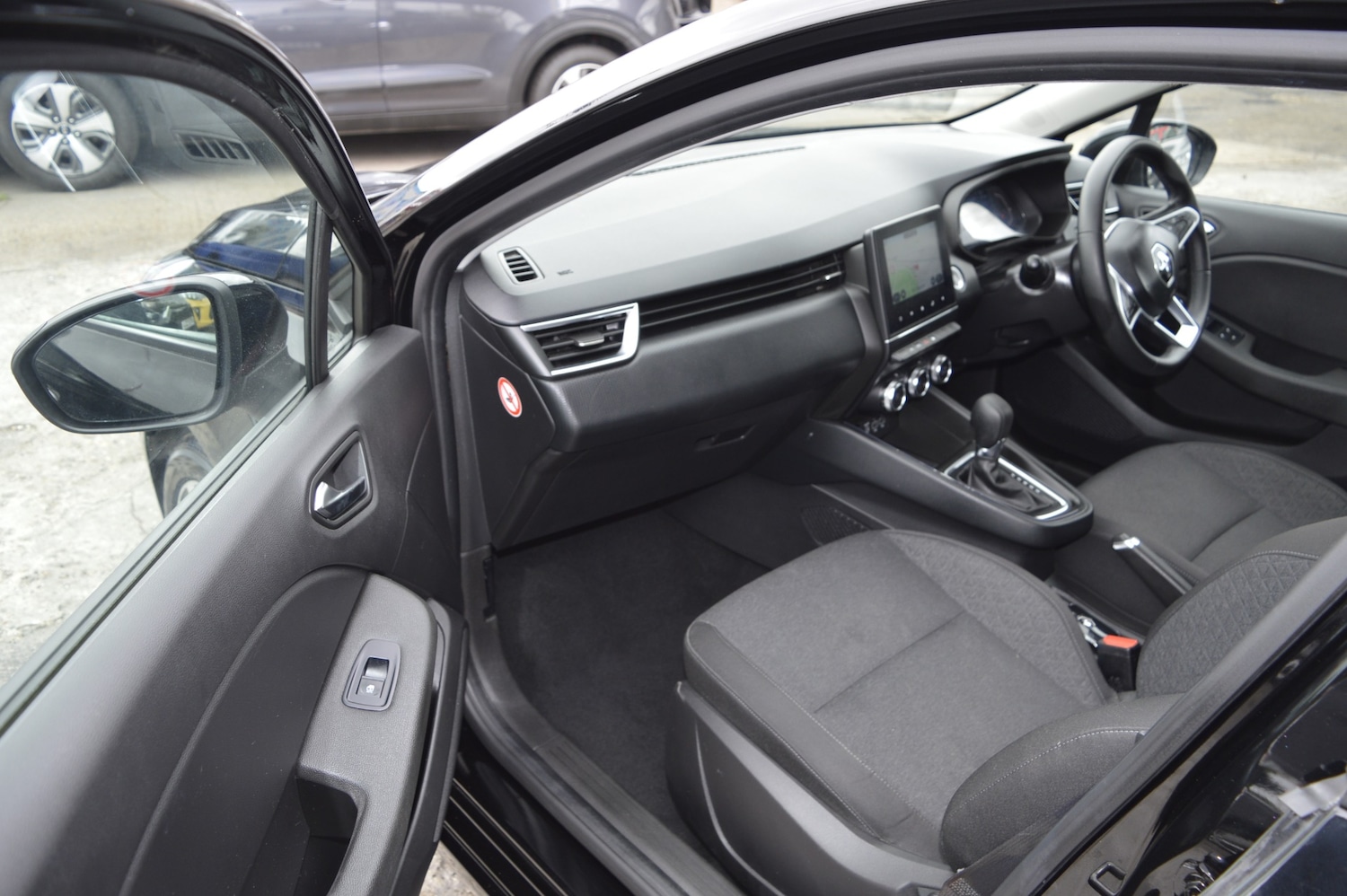 Used Renault Clio 2023 for sale - 76724125: Photo 11