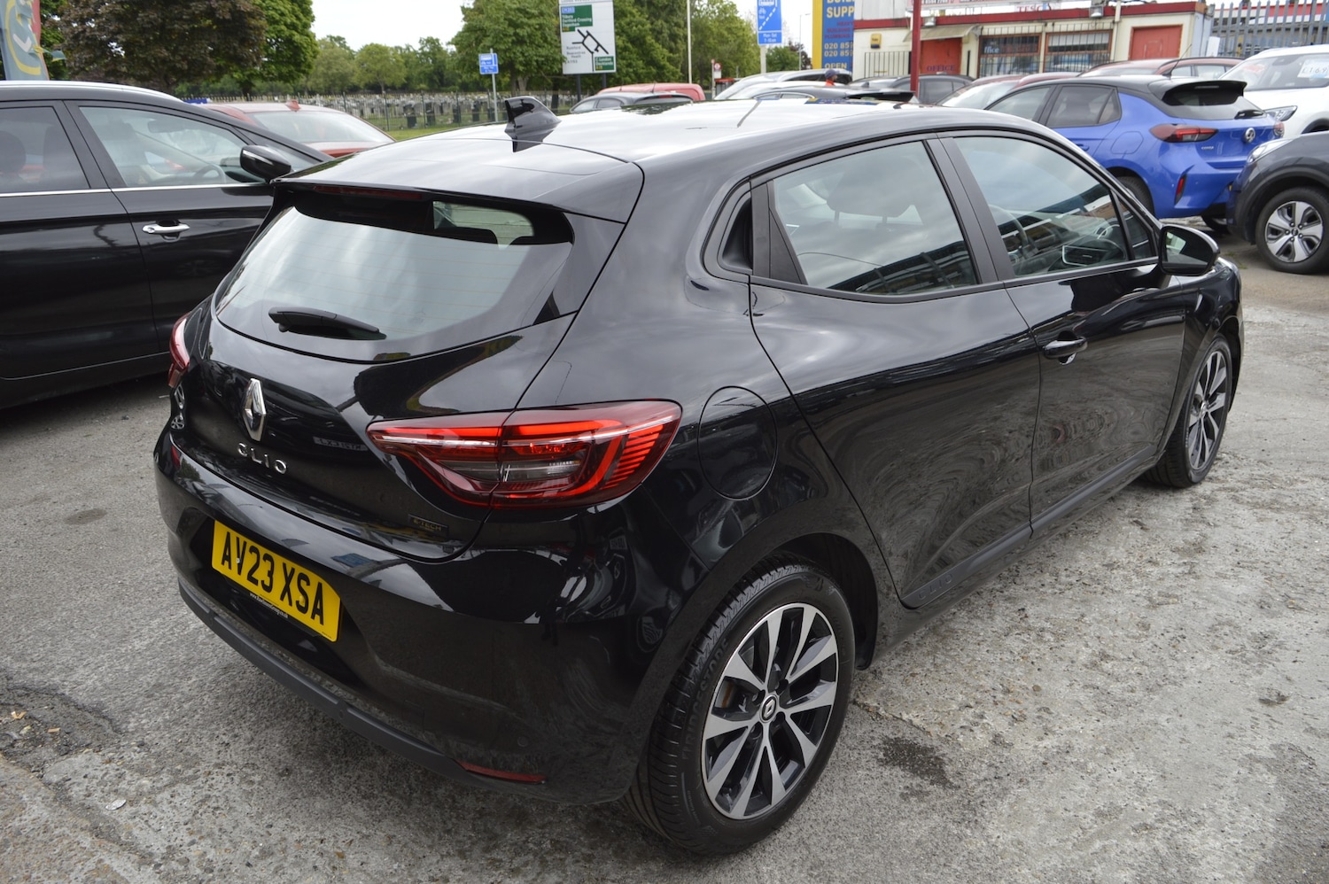 Used Renault Clio 2023 for sale - 76724125: Photo 2