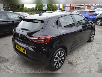 Used Renault Clio 2023 for sale - 76724125: Photo