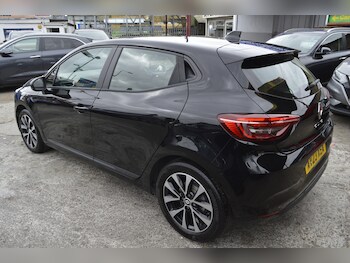 Used Renault Clio 2023 for sale - 76724125: Photo