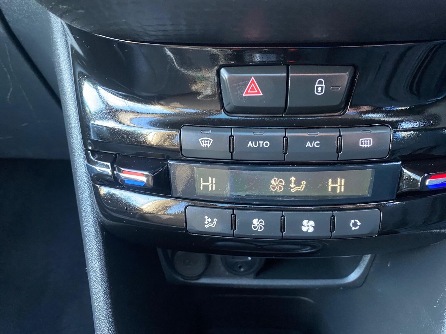 Used Peugeot 2008 2018 for sale - 76122859: Photo 32