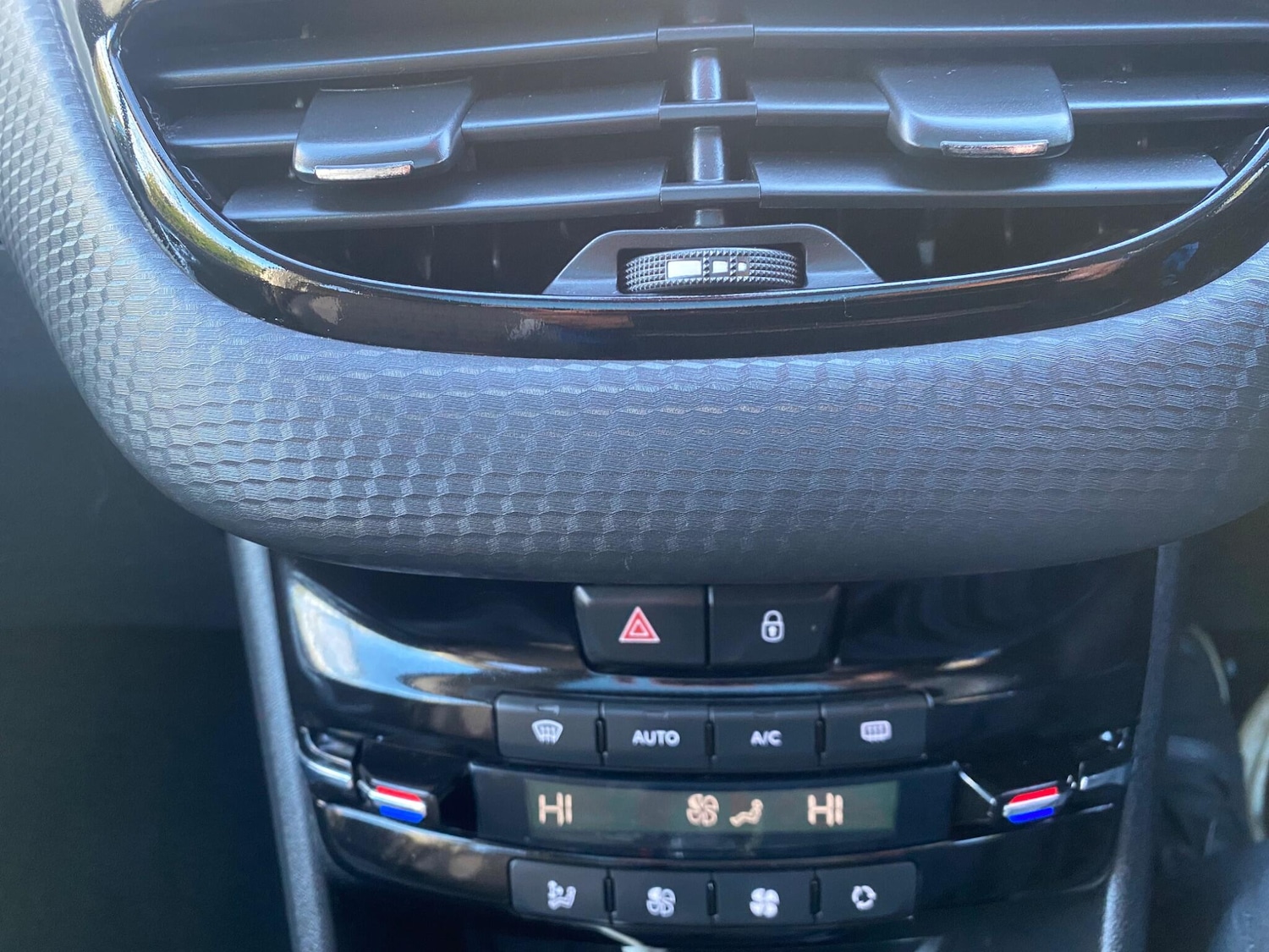 Used Peugeot 2008 2018 for sale - 76122859: Photo 36