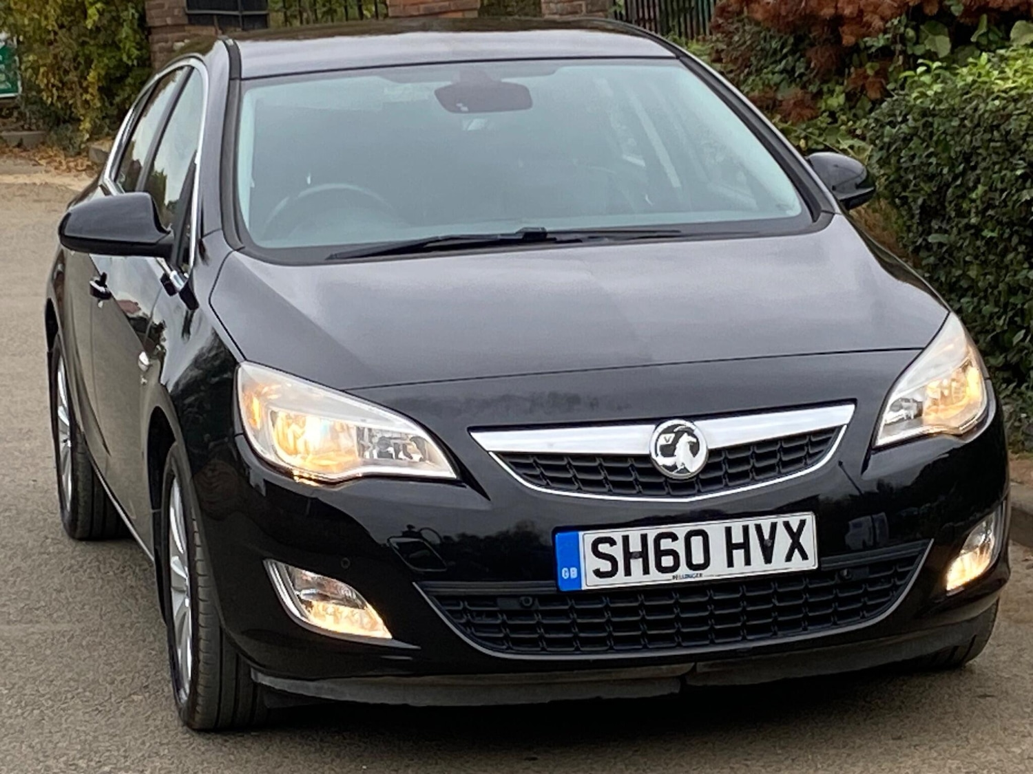 Used Vauxhall Astra 2010 for sale - 76307424: Photo 2