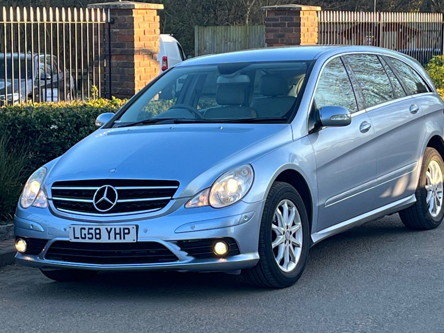 Used Mercedes-Benz R-Class 2008 for sale - 76123109: Photo 40