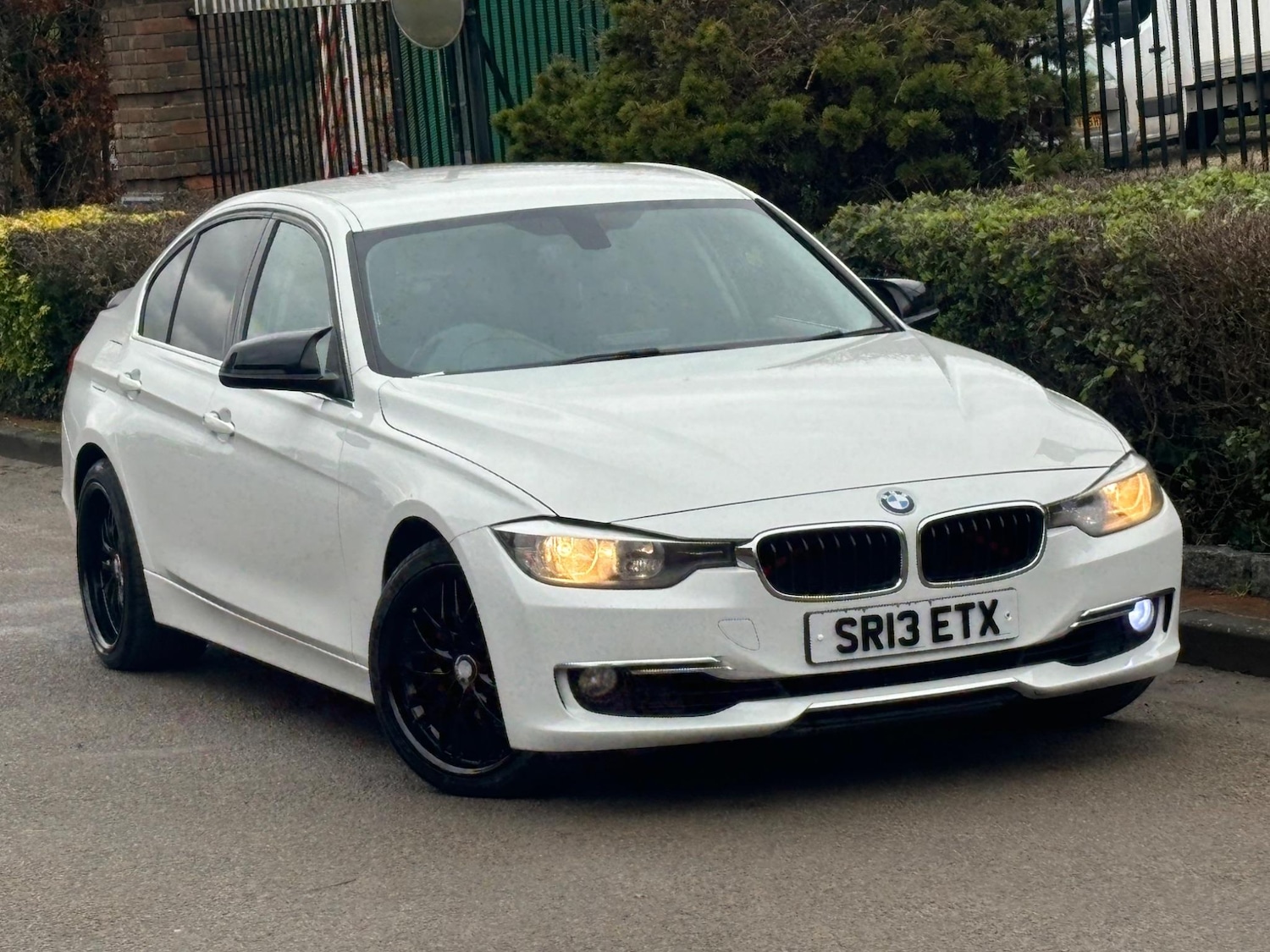 Used BMW 3 Series 2013 for sale - 76122463: Photo 2