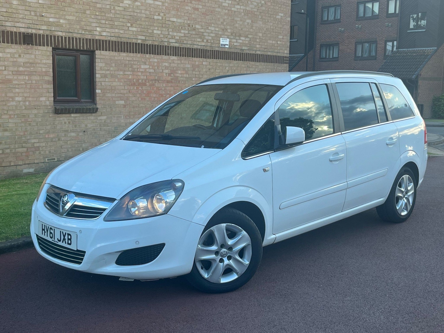 Used Vauxhall Zafira 2011 for sale - 76121820: Photo 2