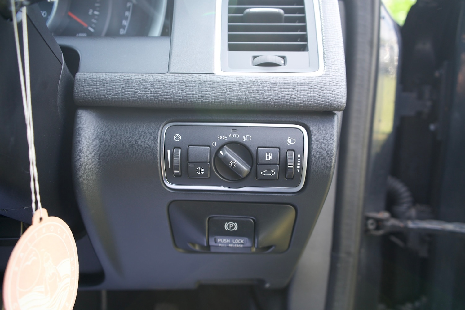 Used Volvo XC60 2014 for sale - 77053031: Photo 38