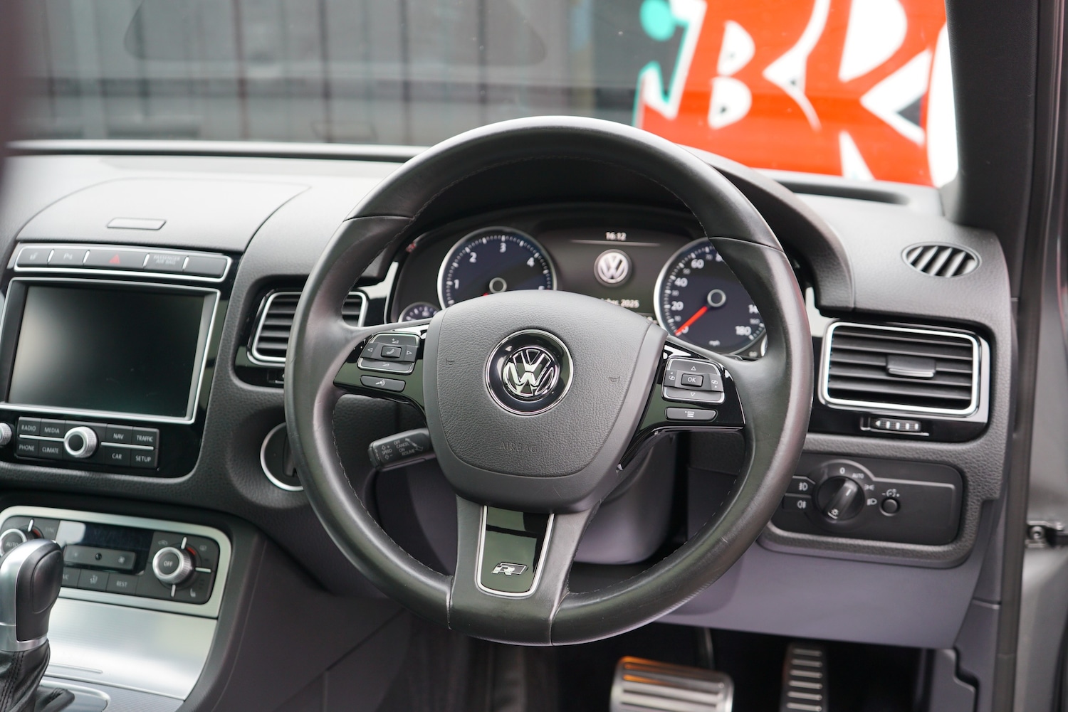 Used Volkswagen Touareg 2017 for sale - 76236907: Photo 60