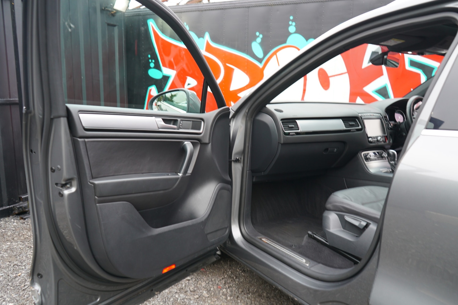 Used Volkswagen Touareg 2017 for sale - 76236907: Photo 75