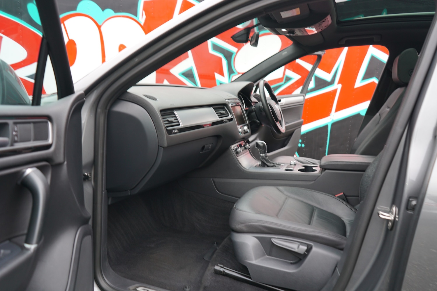 Used Volkswagen Touareg 2017 for sale - 76236907: Photo 79