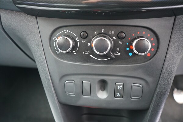 Used Dacia Sandero 2018 for sale - 76023871: Photo 30