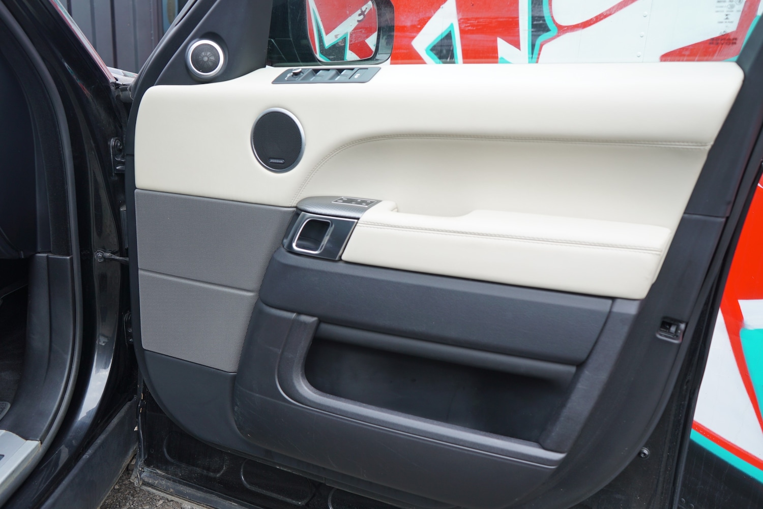 Used Land Rover Range Rover Sport 2017 for sale - 76305276: Photo 2