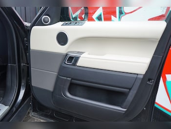 Used Land Rover Range Rover Sport 2017 for sale - 76305276: Photo 2