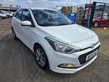 Used Hyundai i20 2015 for sale - 76703680: Photo