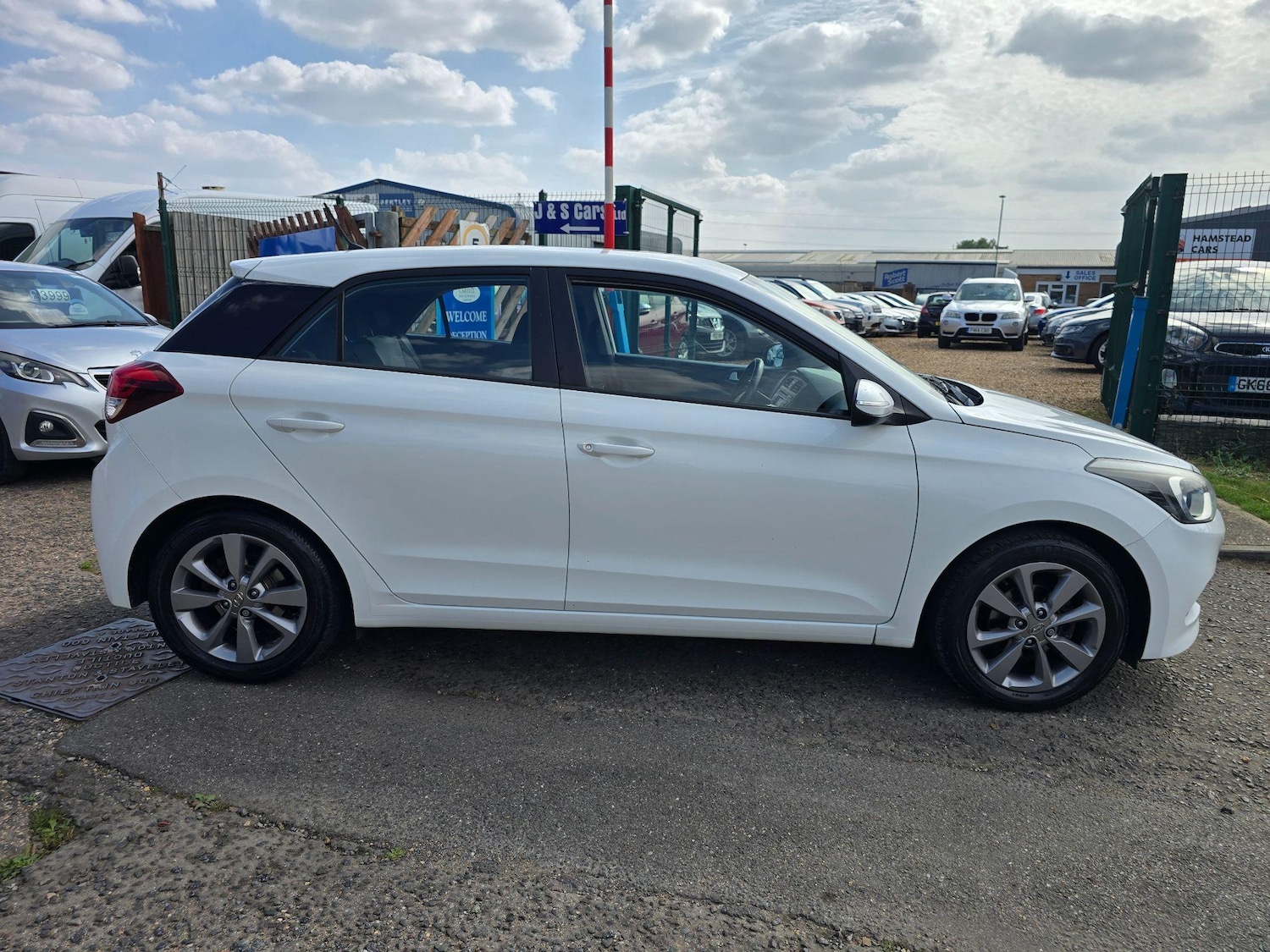 Used Hyundai i20 2015 for sale - 76703680: Photo 2