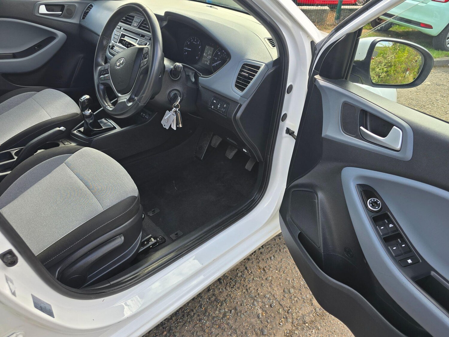 Used Hyundai i20 2015 for sale - 76703680: Photo 9