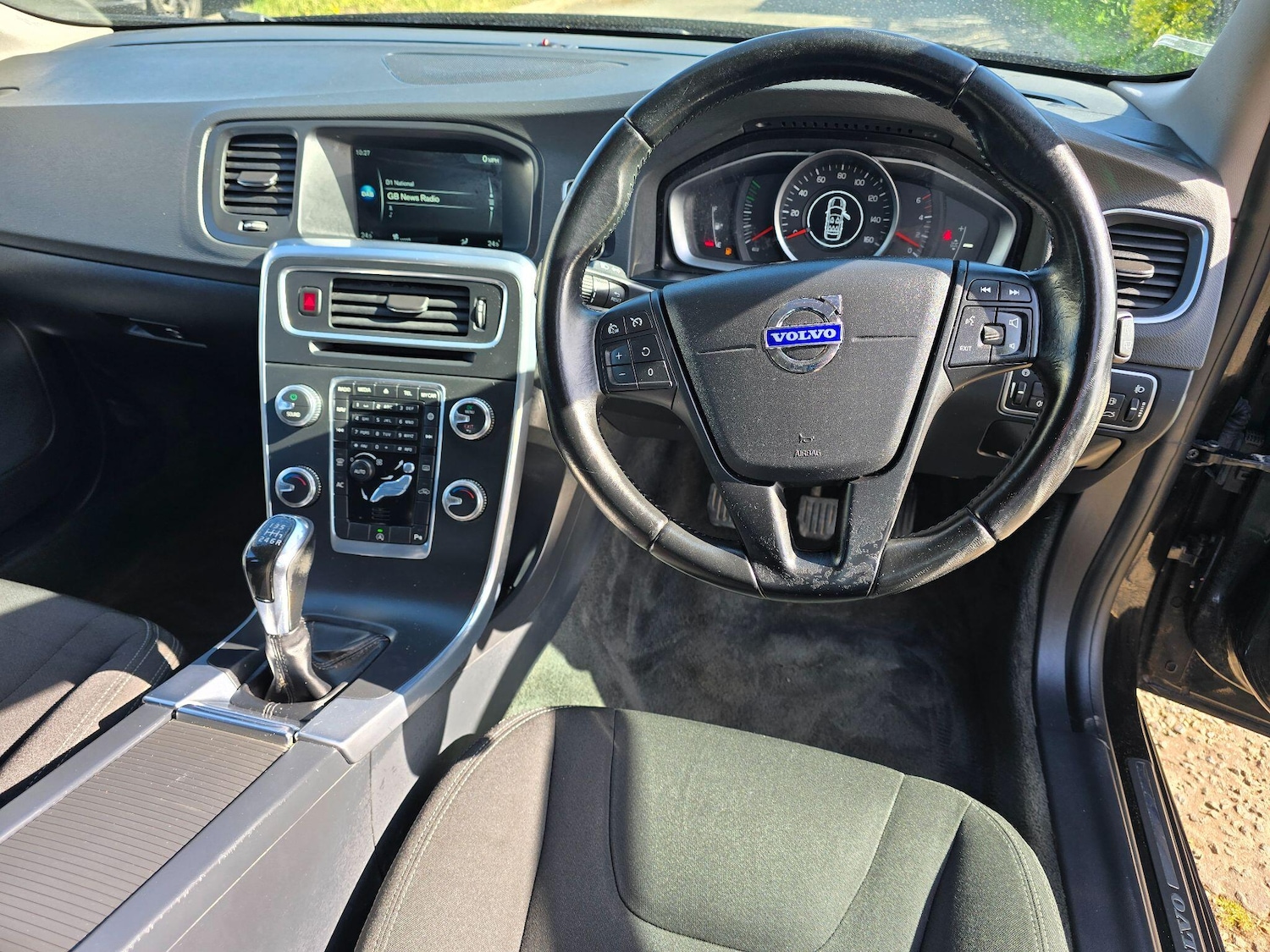 Used Volvo V60 2015 for sale - 78204722: Photo 11