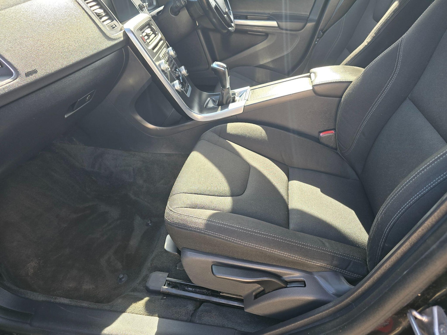 Used Volvo V60 2015 for sale - 78204722: Photo 15