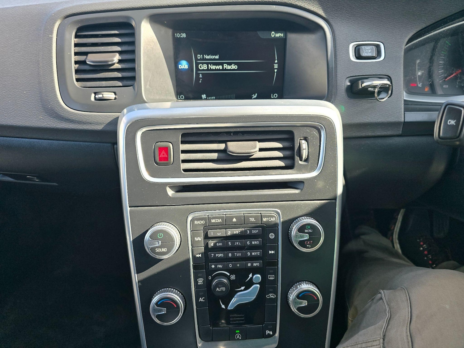 Used Volvo V60 2015 for sale - 78204722: Photo 17