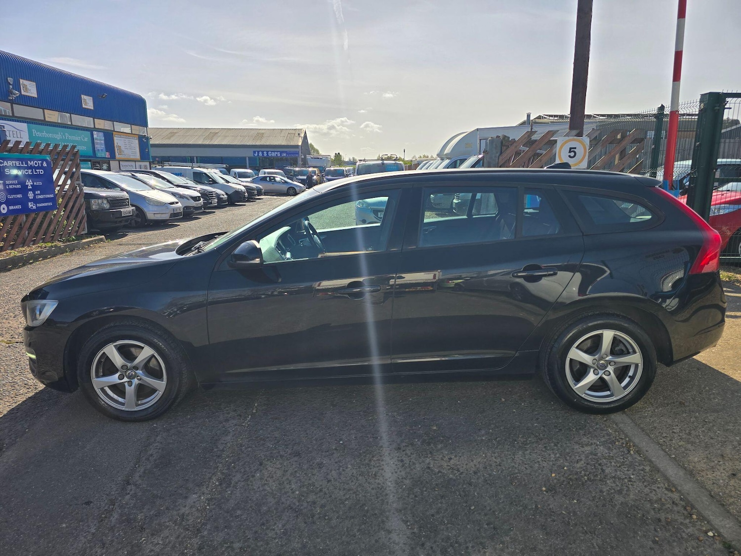 Used Volvo V60 2015 for sale - 78204722: Photo 6