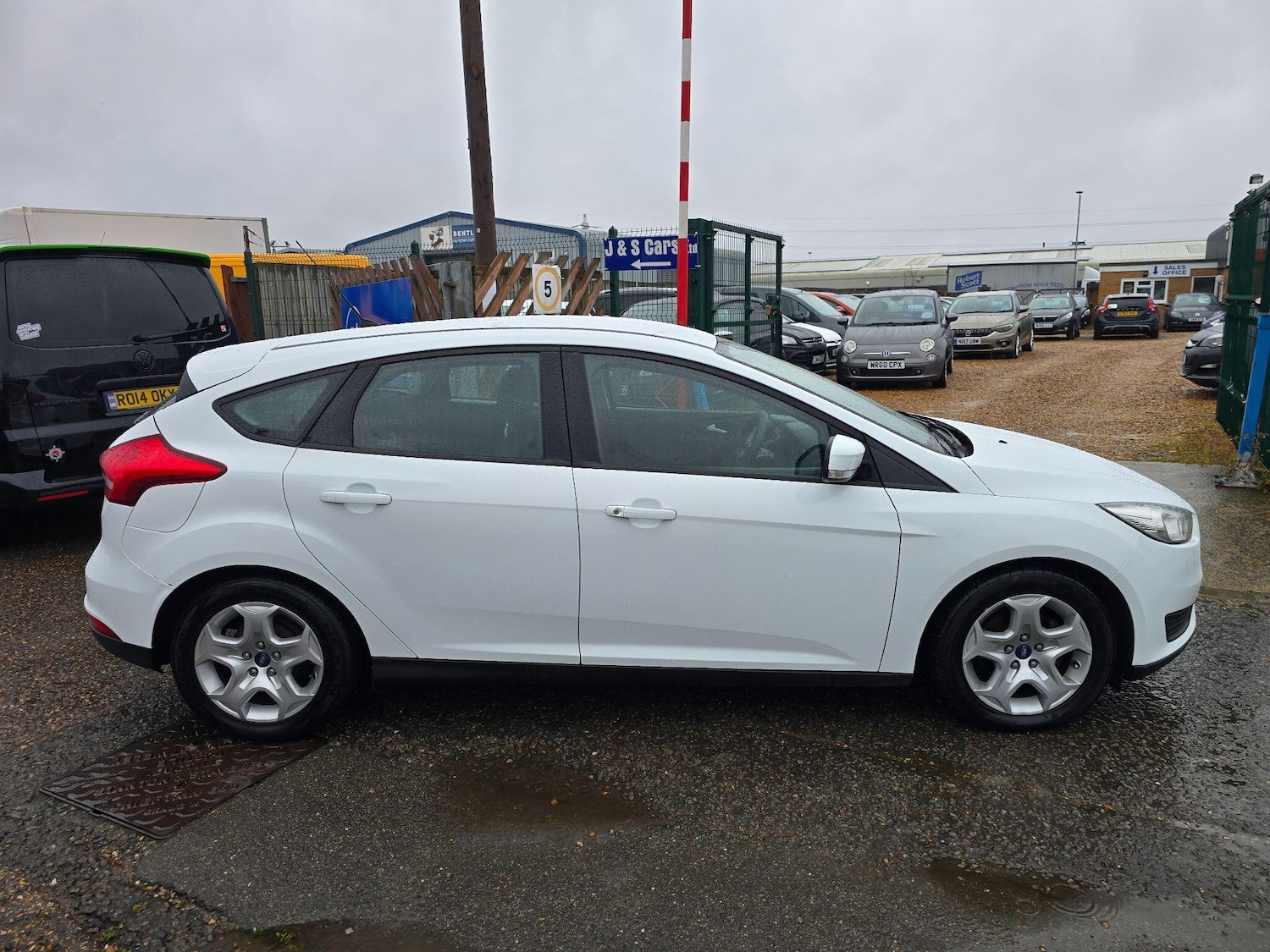 Used Ford Focus 2015 for sale - 76703709: Photo 2