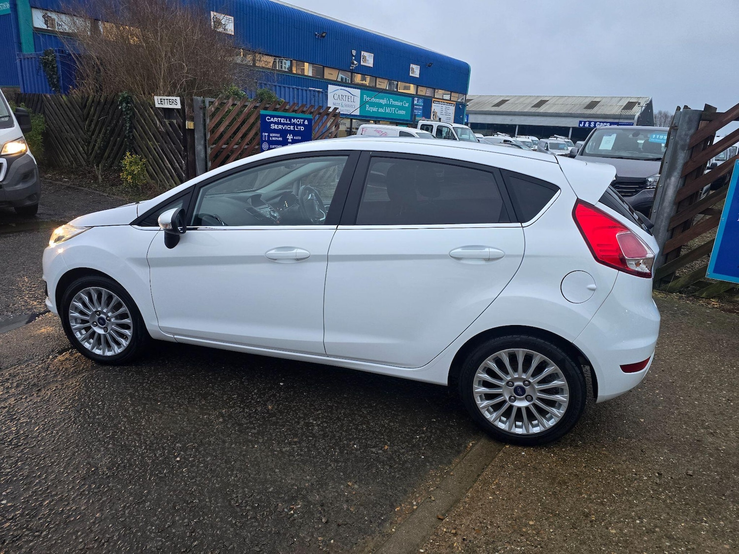 Used Ford Fiesta 2014 for sale - 77358288: Photo 6