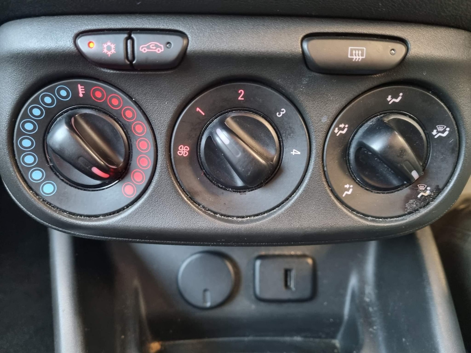 Used Vauxhall Corsa 2016 for sale - 77306197: Photo 15