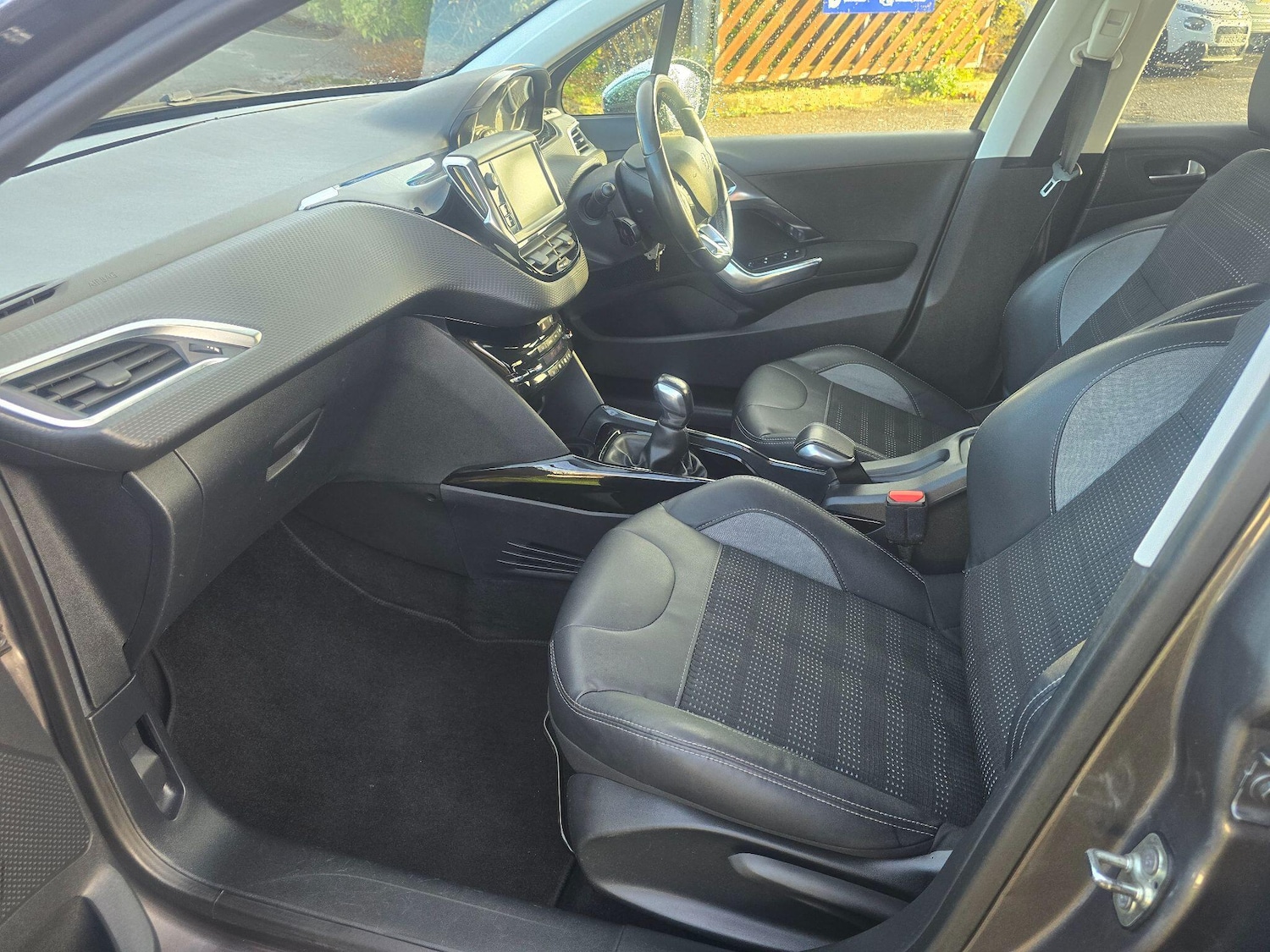 Used Peugeot 2008 2015 for sale - 76989867: Photo 15