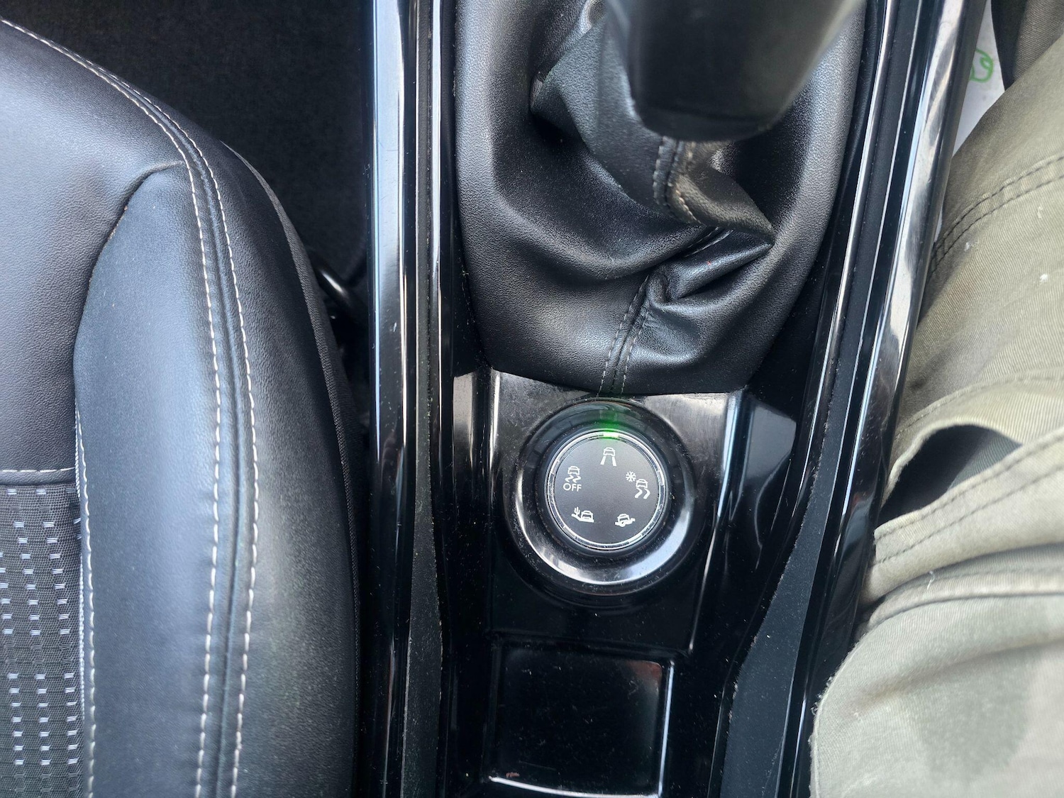 Used Peugeot 2008 2015 for sale - 76989867: Photo 16