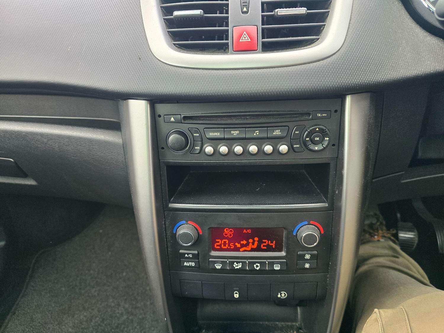 Used Peugeot 207 2011 for sale - 76996138: Photo 18