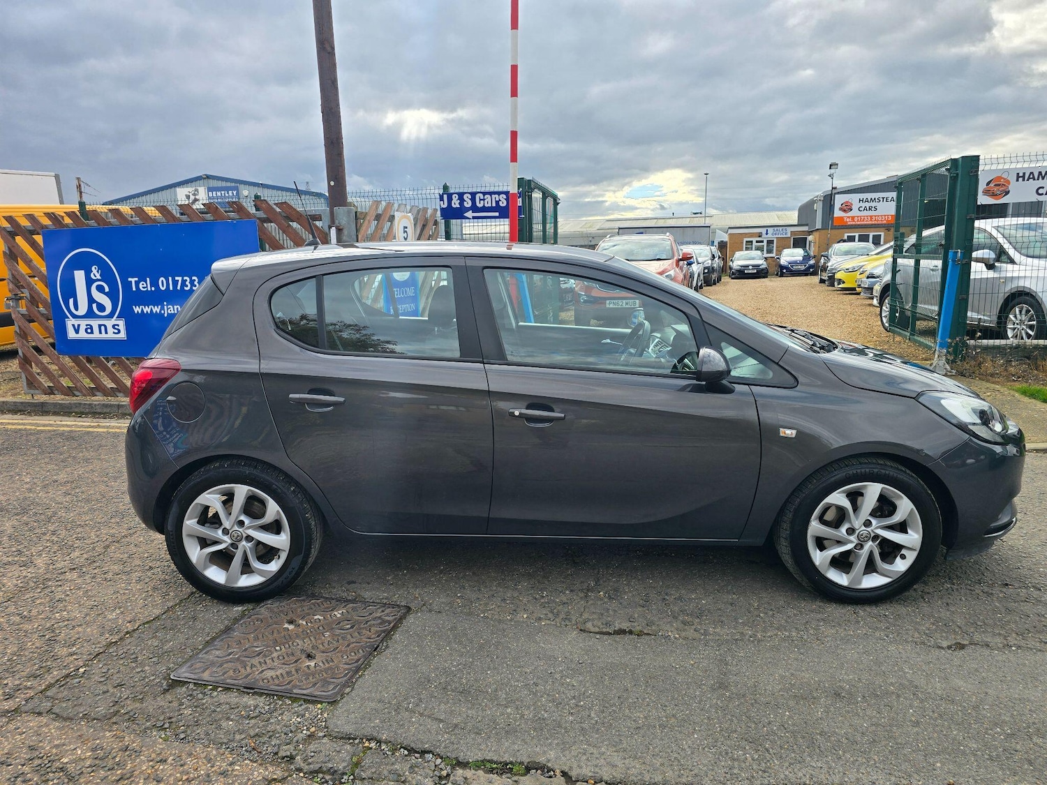 Used Vauxhall Corsa 2015 for sale - 76703669: Photo 2