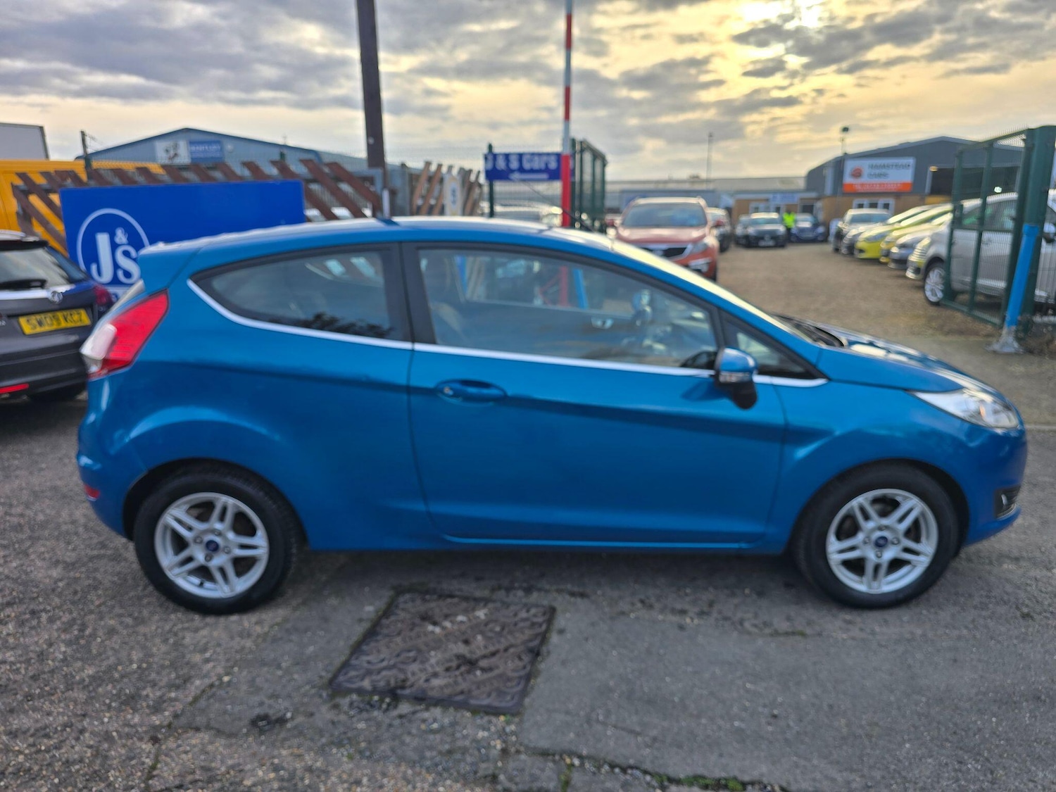 Used Ford Fiesta 2013 for sale - 76703664: Photo 2