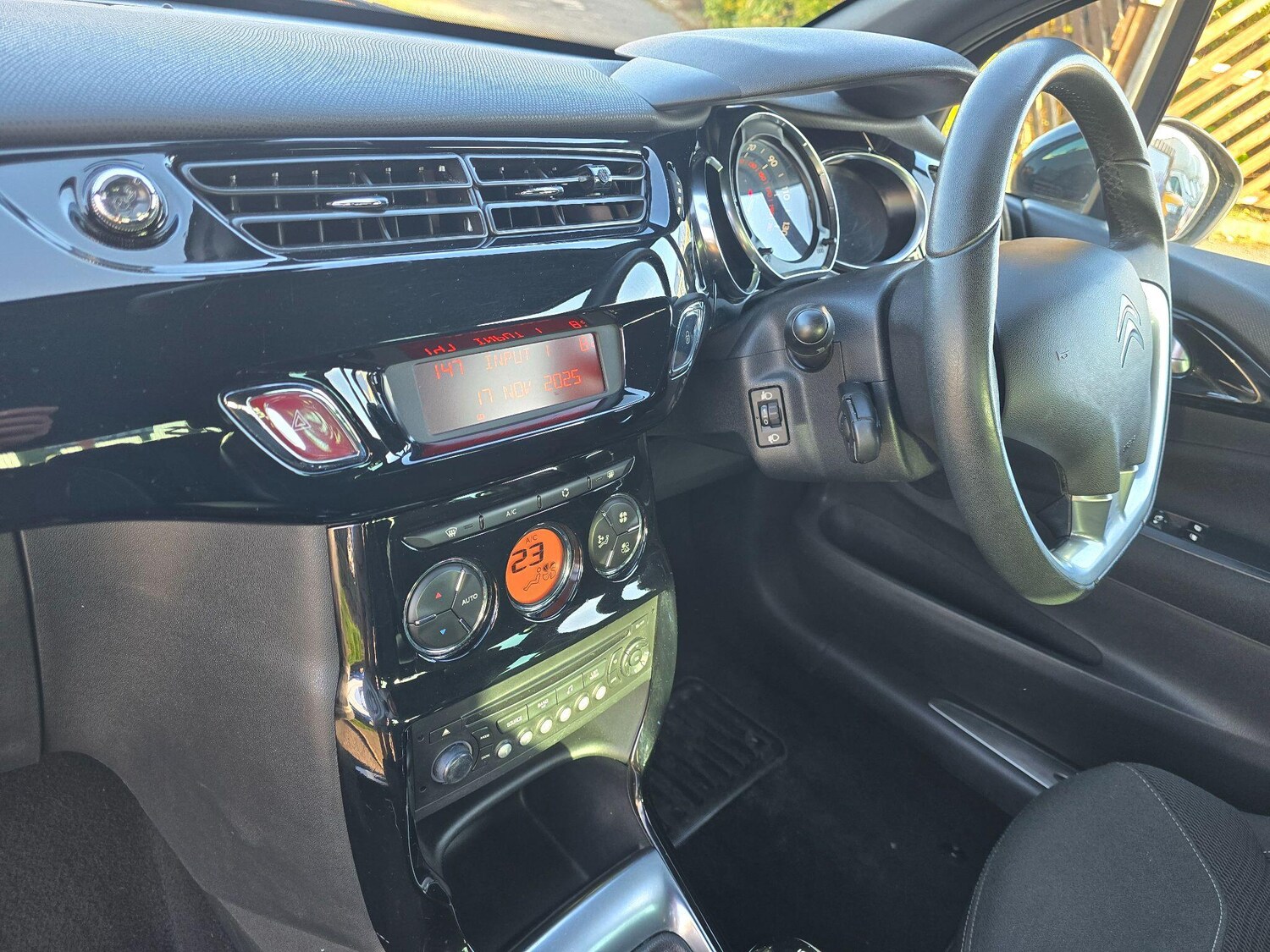 Used Citroen DS3 2013 for sale - 76703663: Photo 15